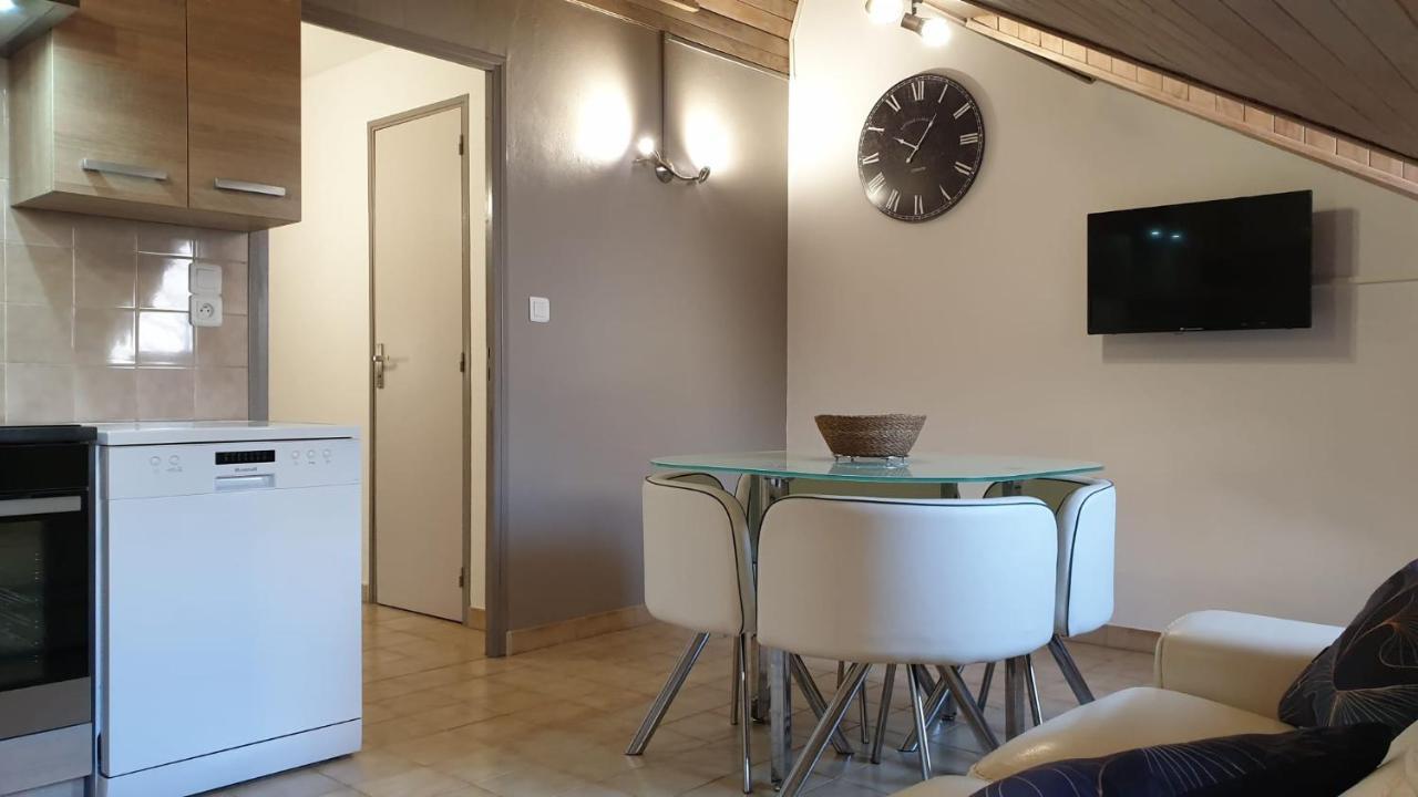 Embrun Cosy Apartment ภายนอก รูปภาพ